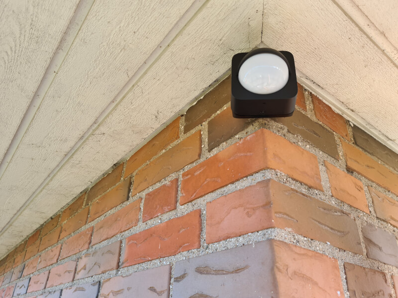 piedestal lightstrip impress wall mount sensor low hue outdoor philips light.jpg